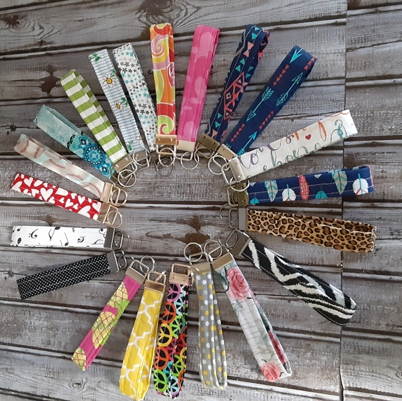 Pinapple key chain wristlet - Picture 4 of 4